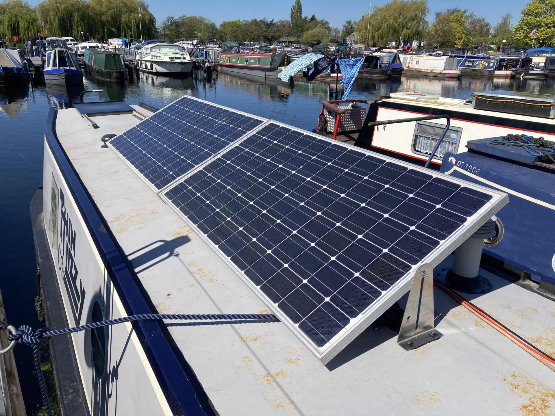 solar-install-narrowboat.jpg