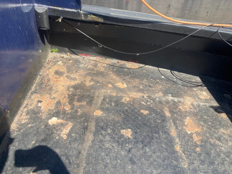 narrowboat welldeck rust
