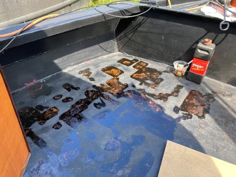 fertan on narrowboat welldeck rust