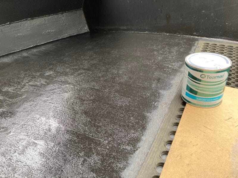 teamac suregrip deck paint on a narrowboat welldeck